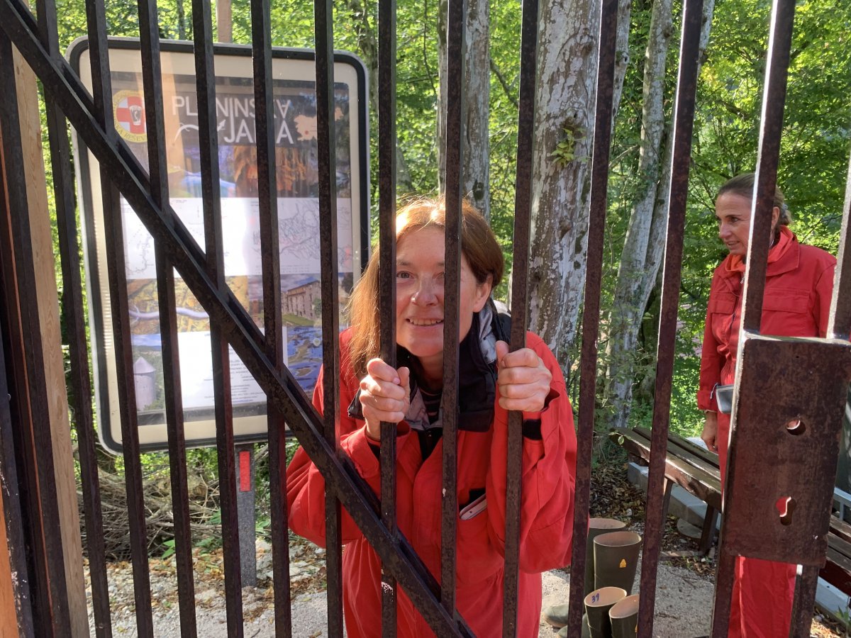 This is not an escaped convict this is one half of the Lodge team.. This is not an escaped convict this is one half of the Lodge team..