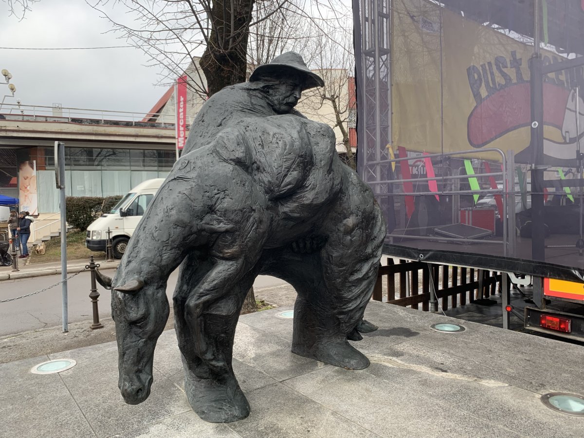 This is a statue of the Slovenian legend Martin Krpan, carrying his horse in the forest to evade the Emperor's troops.. This is a statue of the Slovenian legend Martin Krpan, carrying his horse in the forest to evade the Emperor's troops..