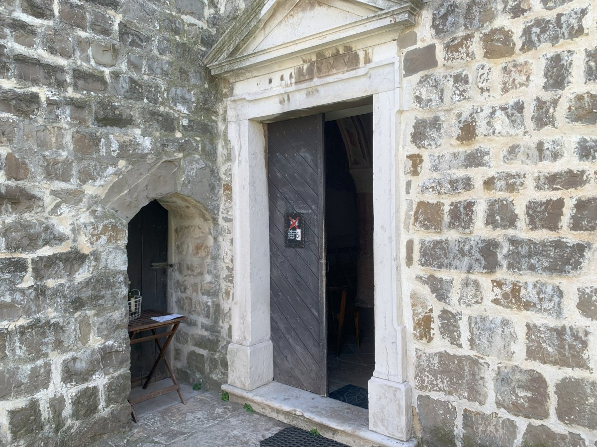 If the church door is closed it might be cos other people are listening to the audio guide recording..