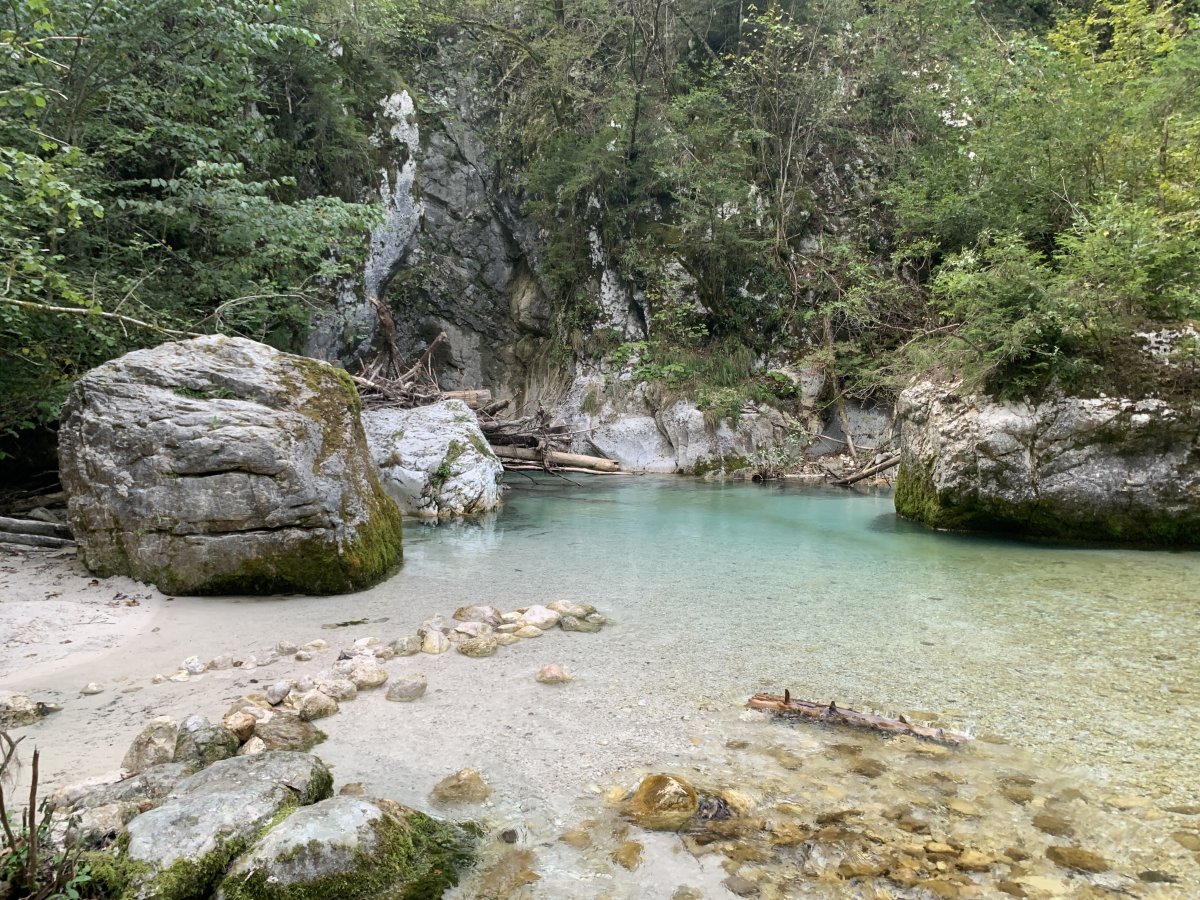 This very secret gorge is just up the road from the cable car car park..