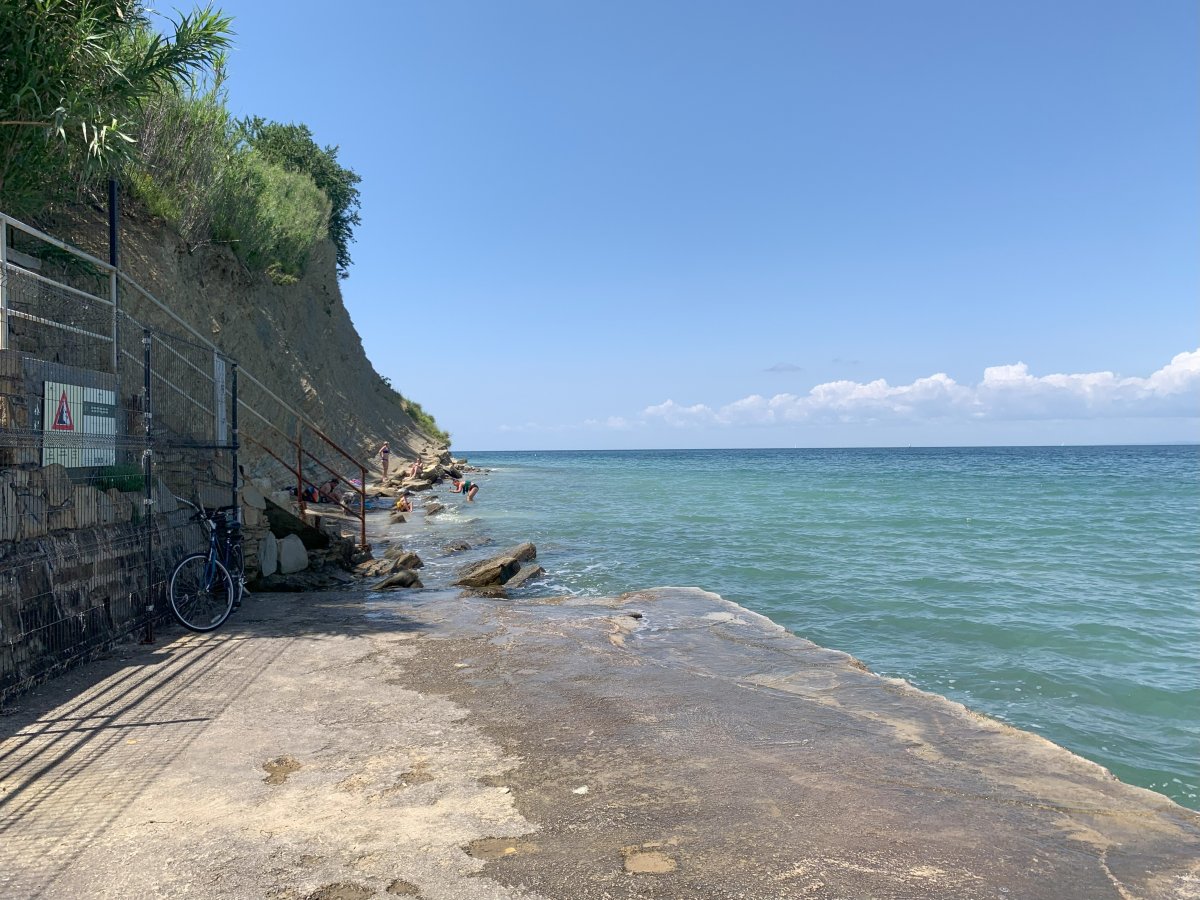 This is the end of the road for Izola, Strunjan, Moon Bay and Piran are on the other side of these cliffs..