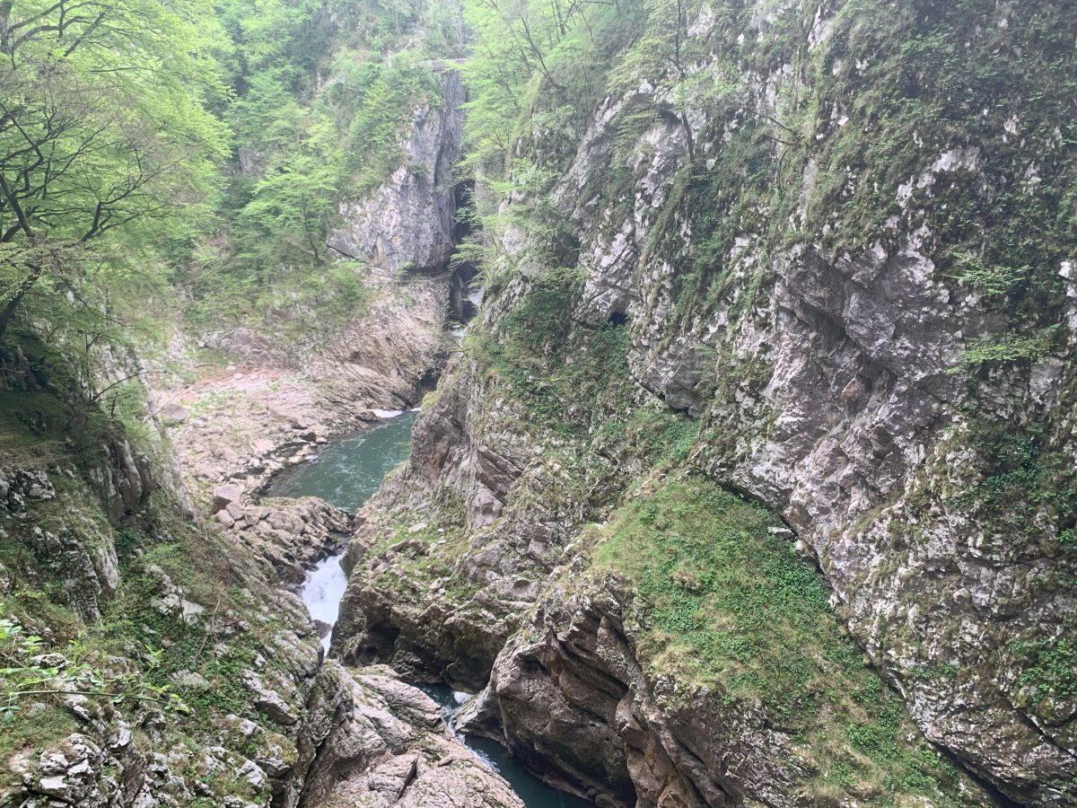 the river bursts down the cliffs.. the river bursts down the cliffs..