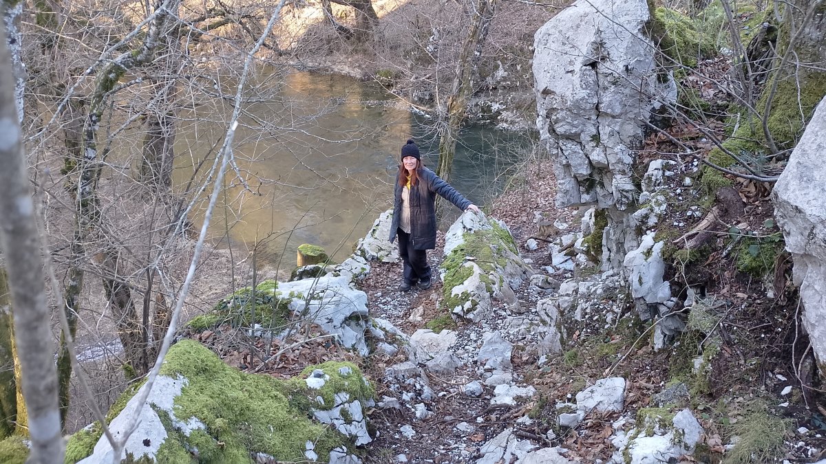 Go very carefully down these rocks to the wooden bridge, but a little bit of scrambling fun.. Rocktastic..