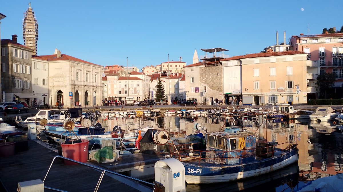 View from the old harbour, this photo taken 2 days before Christmas day..