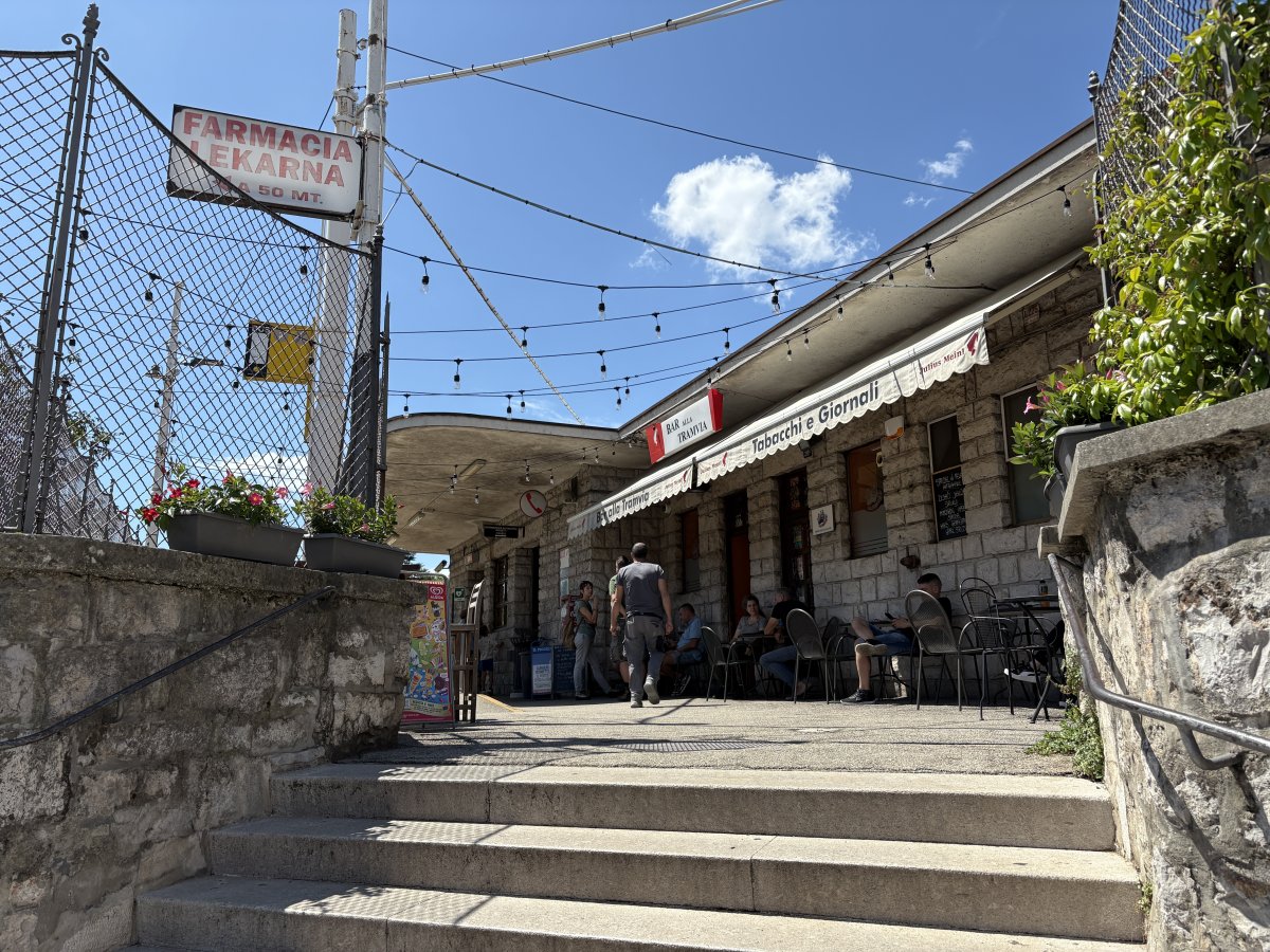 Here is the little csfe where you can buy tickets, have a capuccino and catch the tram.. Here is the little csfe where you can buy tickets, have a capuccino and catch the tram..