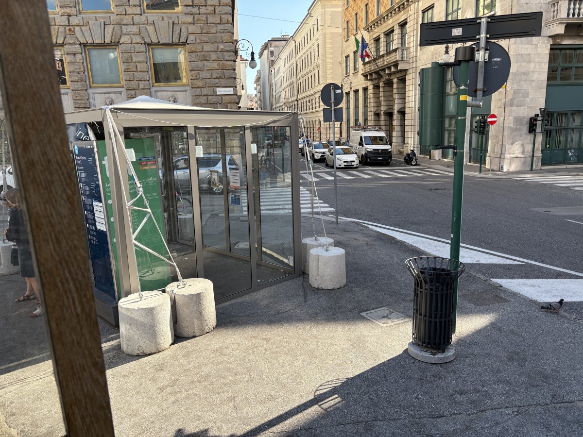 This little glass shelter is where you catch the tram back.. This little glass shelter is where you catch the tram back..