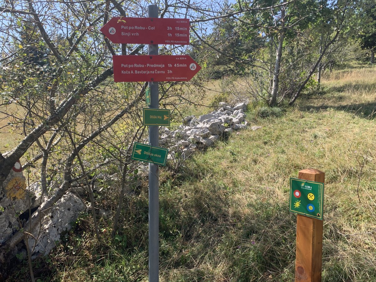 Follow the green sign here to the Okno..