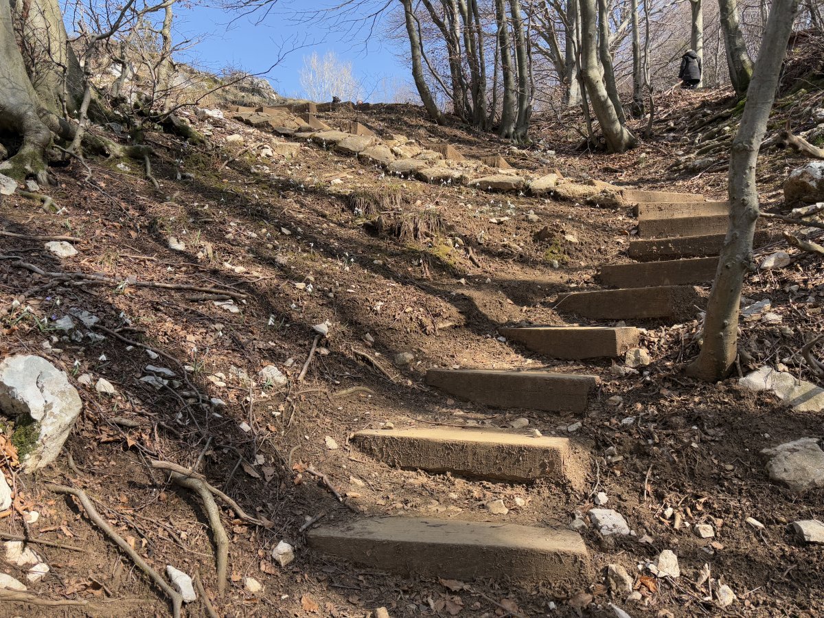 Really good wooden steps lead down to the Okno Window..