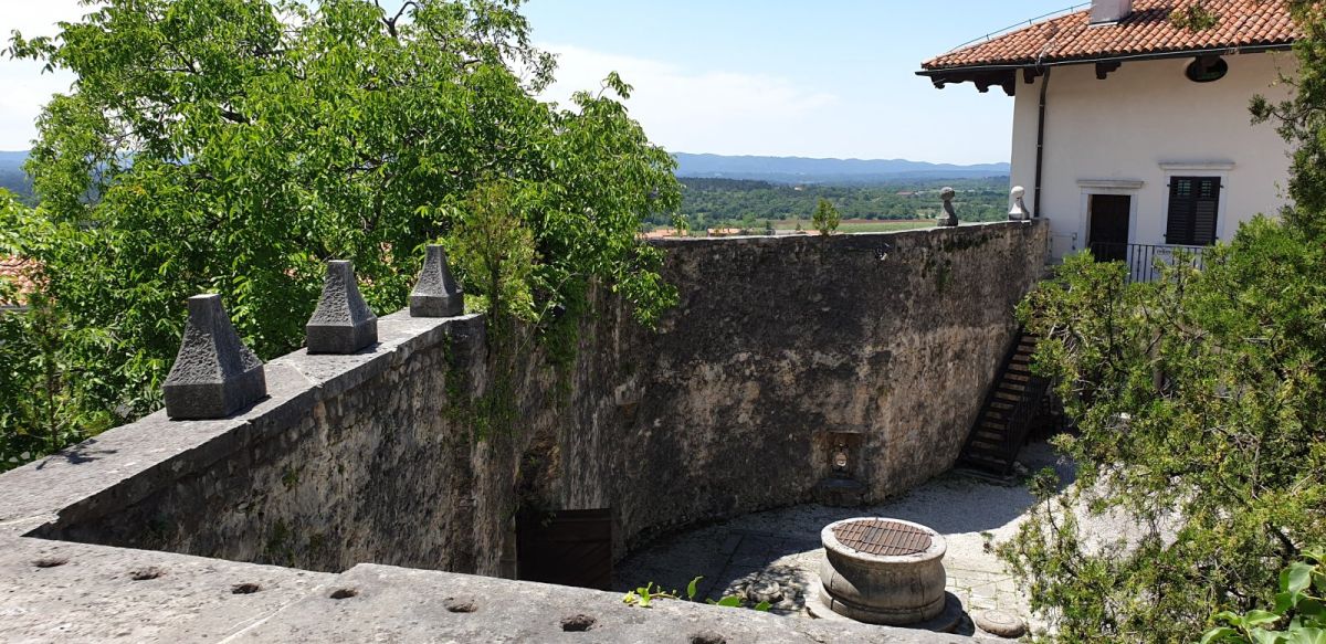 quite a defensive wall..