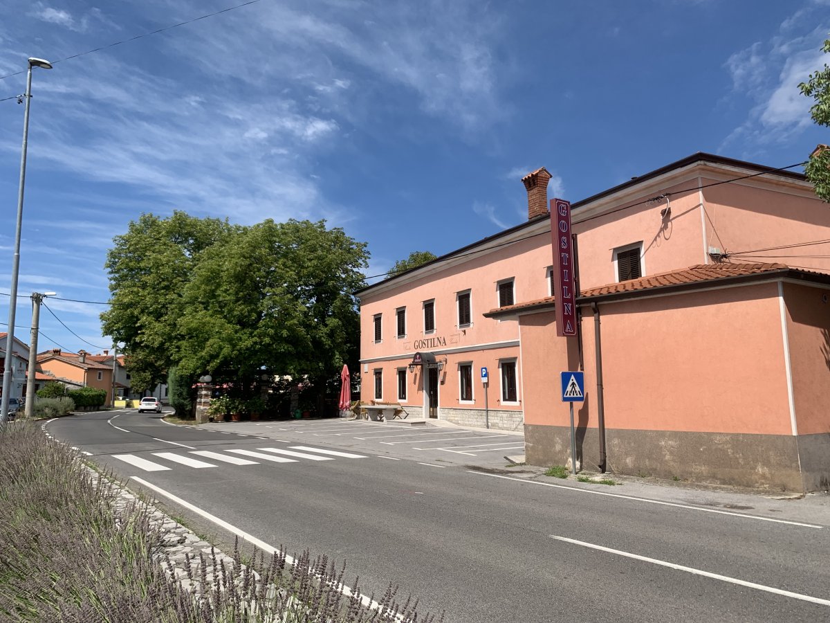 we had a lovely lunch here at this restaurant in Lokev, with most diners speaking Italiano.. we had a lovely lunch here at this restaurant in Lokev, with most diners speaking Italiano..