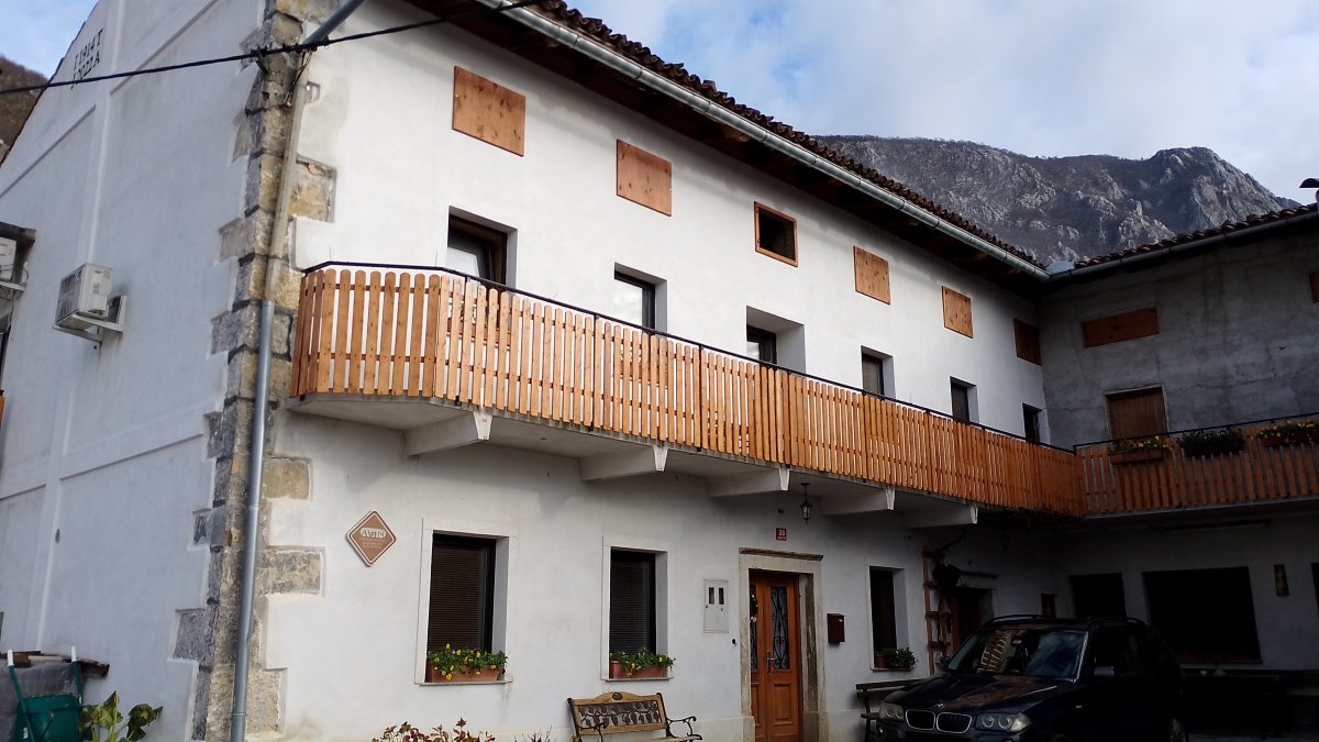 This is actually one of the closest vineyards to the Lodge.. with Nanos mountain in between..