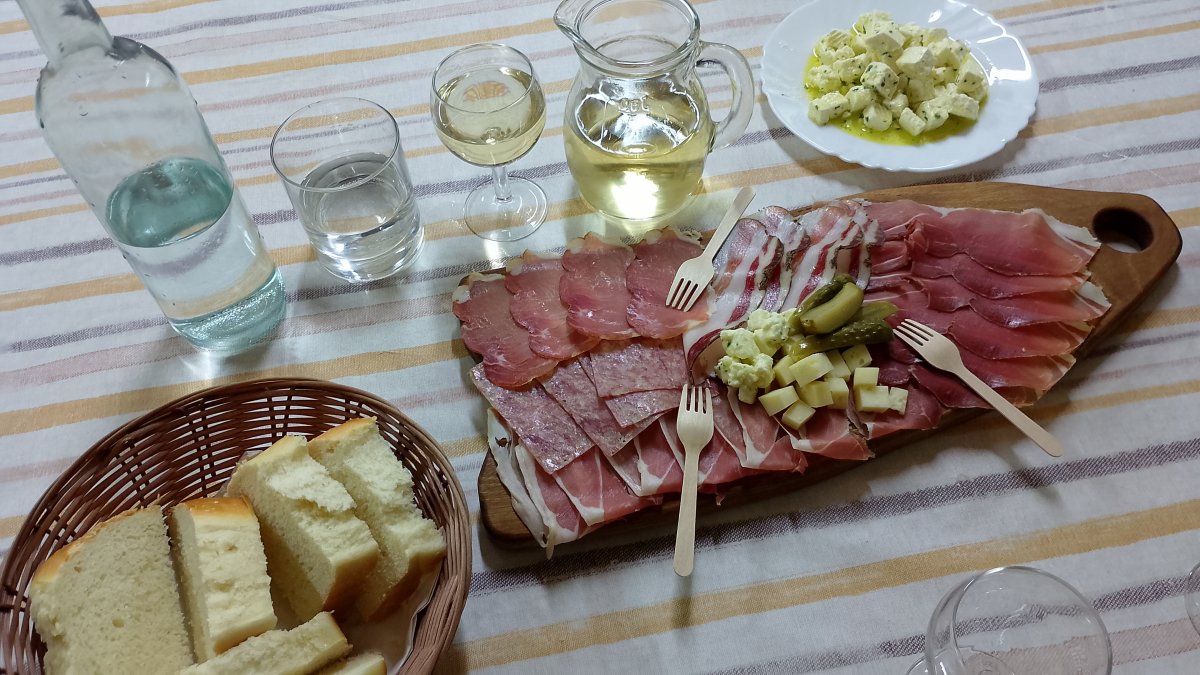 Slovenian Tapas & Osmica