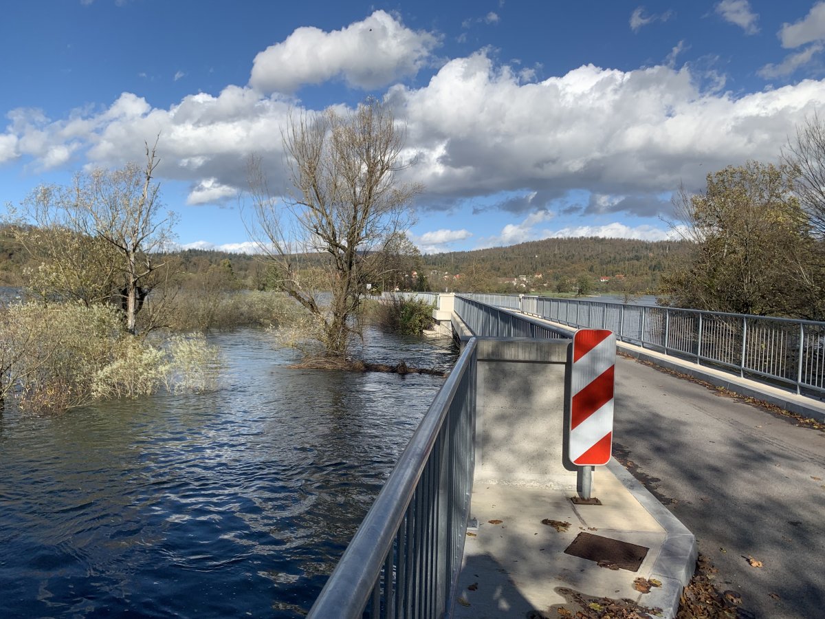 a few weeks after the bike ride here is the scene from the bridge to Laze..