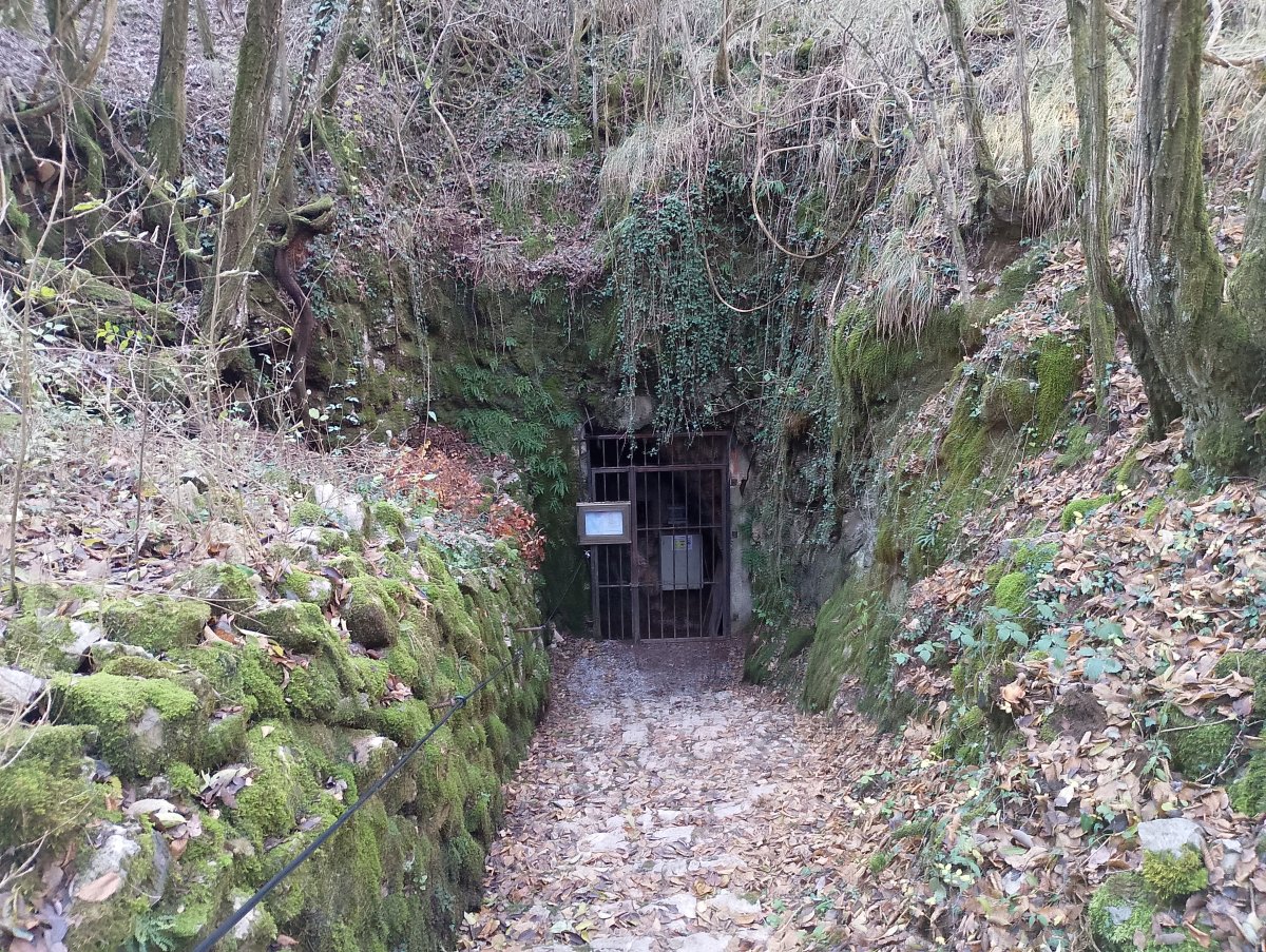 the steps down to Potato cave, home to over 500 soldiers just over 100 years ago..