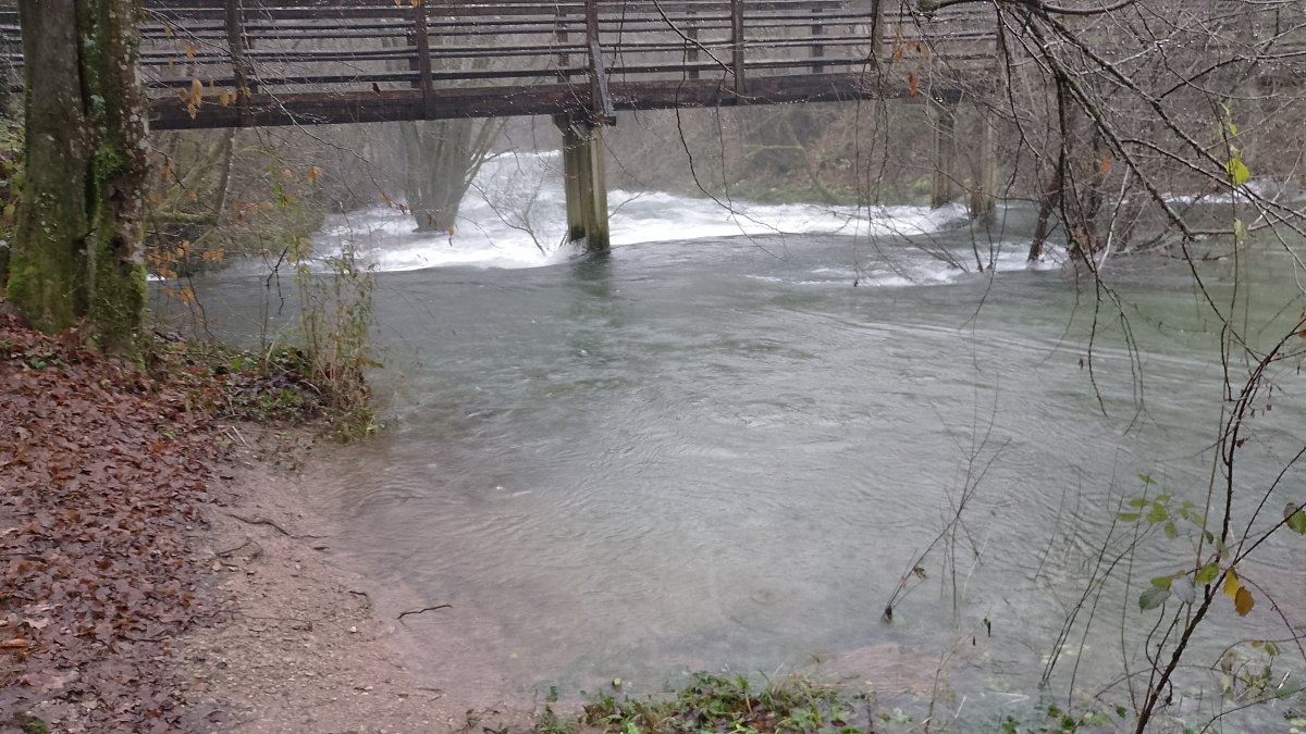 Autumn.. the Big and Little Springs are overflowing, no chnace to walk on the river bed now..