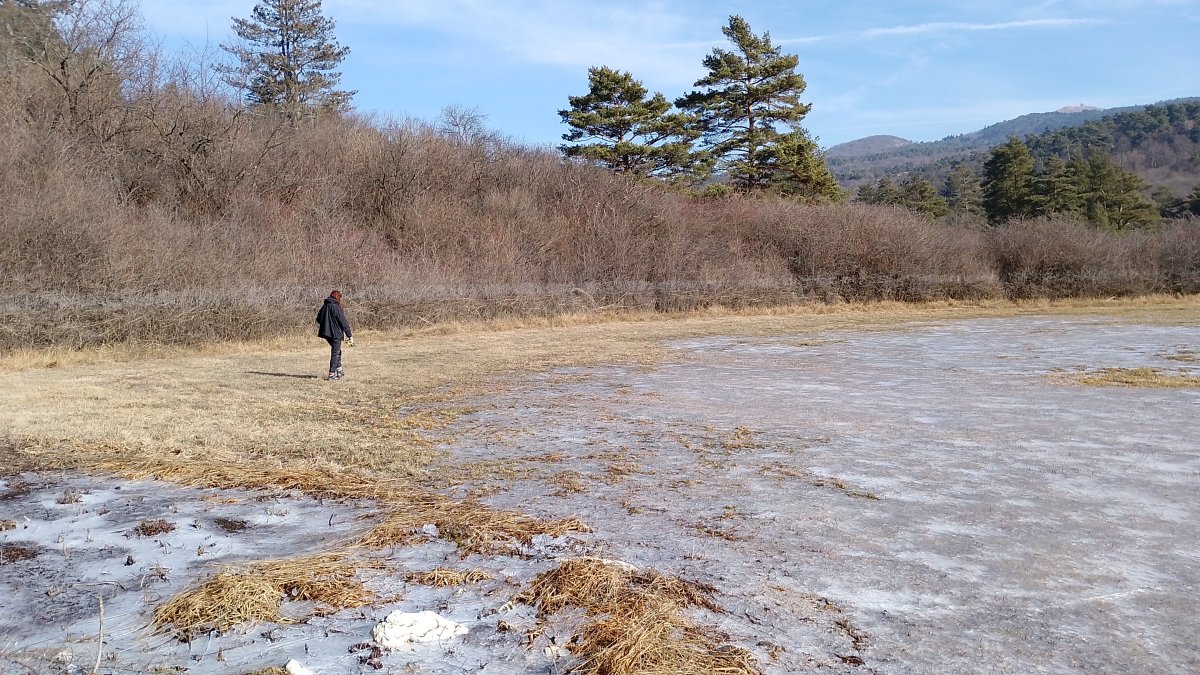 could this white line be the evidence of the water line where the lake filled to..