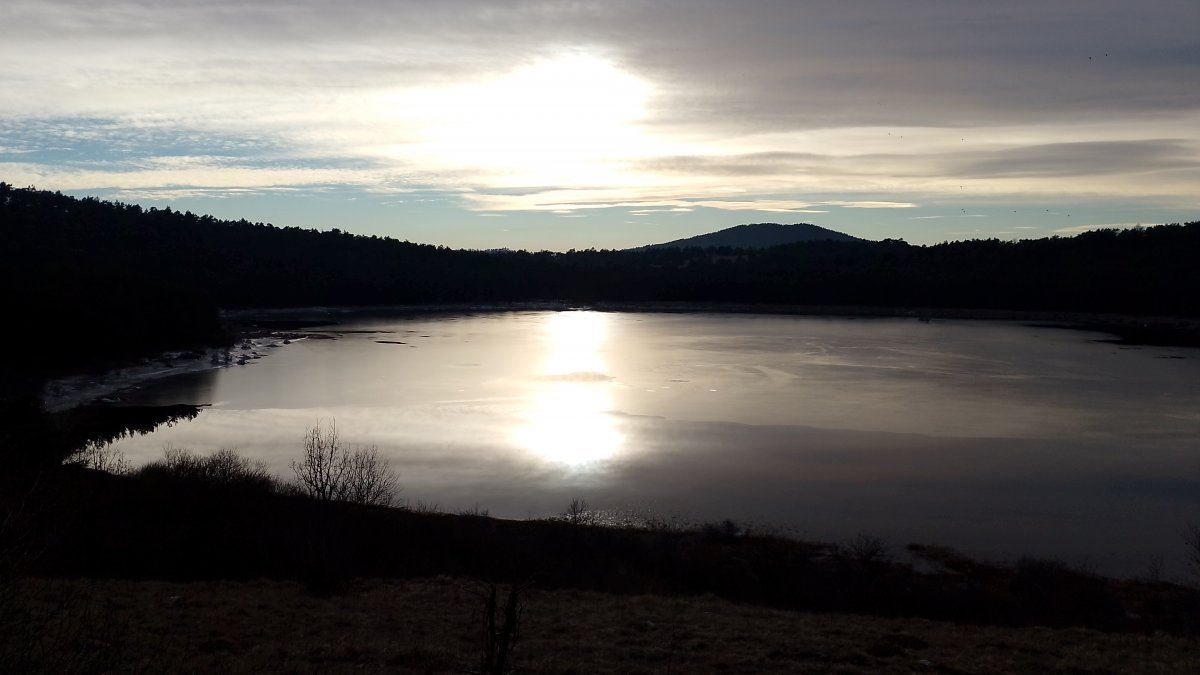 Hike around Petelinje Disappearing Lake