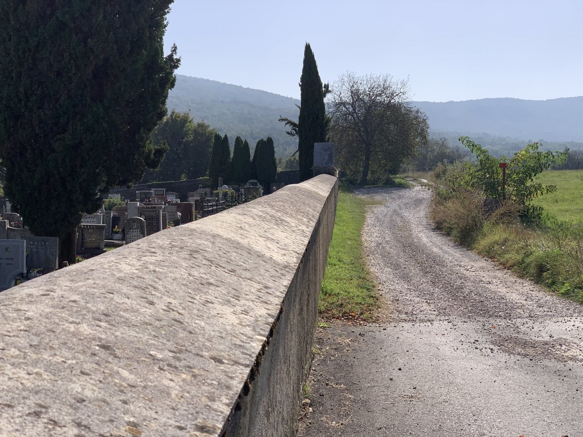 just after the cemetary, turn left and stay on this track to Kokos.. just after the cemetary, turn left and stay on this track to Kokos..