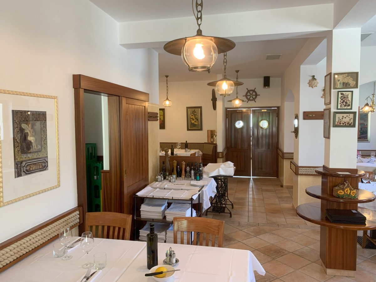A marine theme in the seafood restaurant Trost in Rodik.. A marine theme in the seafood restaurant Trost in Rodik..