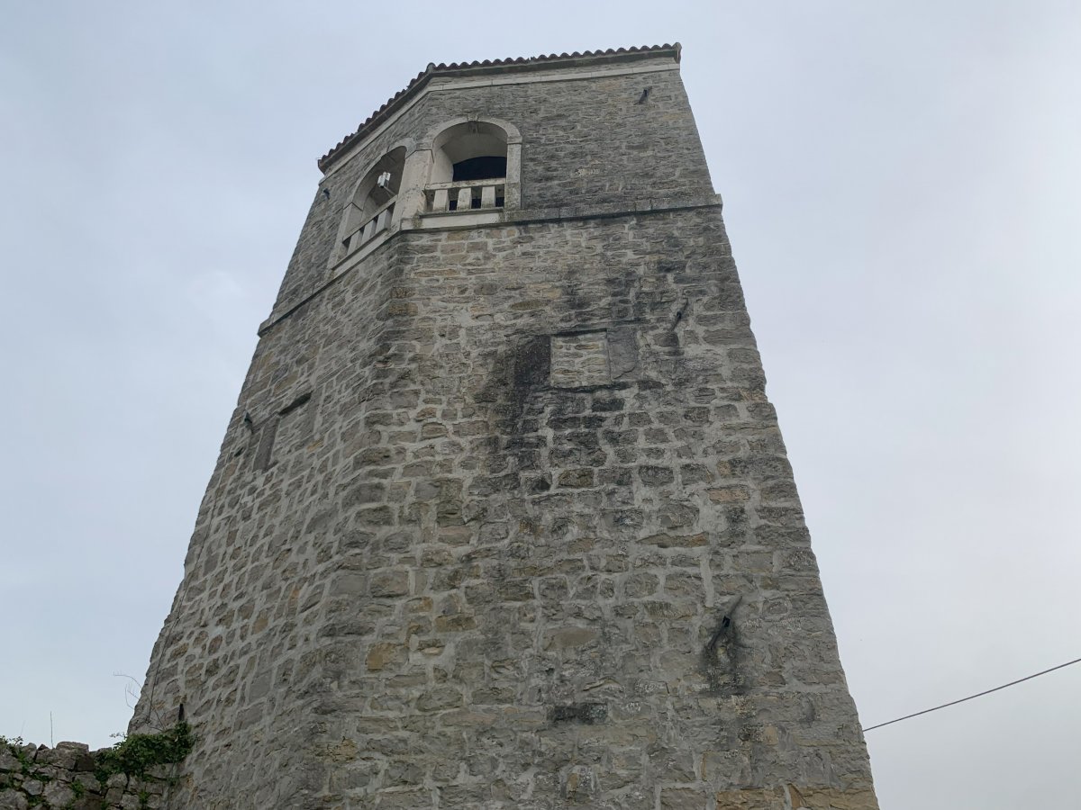 Notice there are NO doors or windows at the base of the tower, they were higher up so the villagers could get in by ladder.. Notice there are NO doors or windows at the base of the tower, they were higher up so the villagers could get in by ladder..