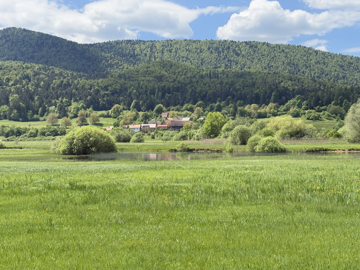 Stunning view across the lake to the village of Laze..