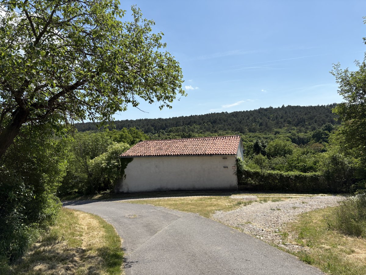 Hiked entrance to Prapoce village, both ways will reach the cliff, Croatia direction left and right for direction Italy..
