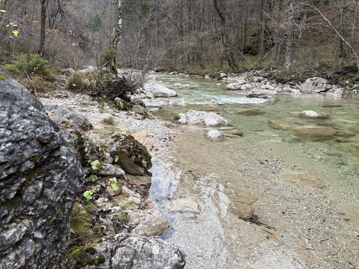 The Iska river is crystal clear, with little hidden white beaches.. The Iska river is crystal clear, with little hidden white beaches..