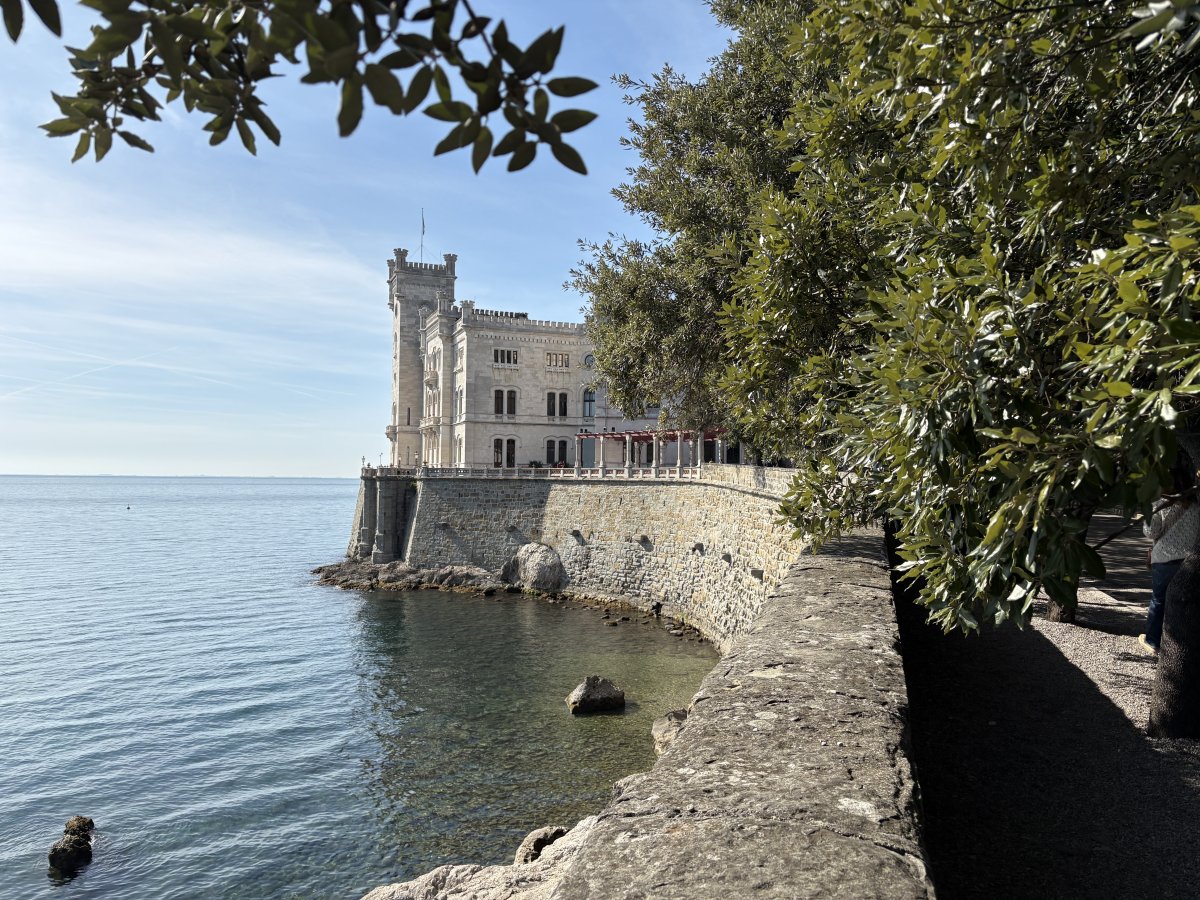 This is a very pretty little white castle in a sensational location.. This is a very pretty little white castle in a sensational location..