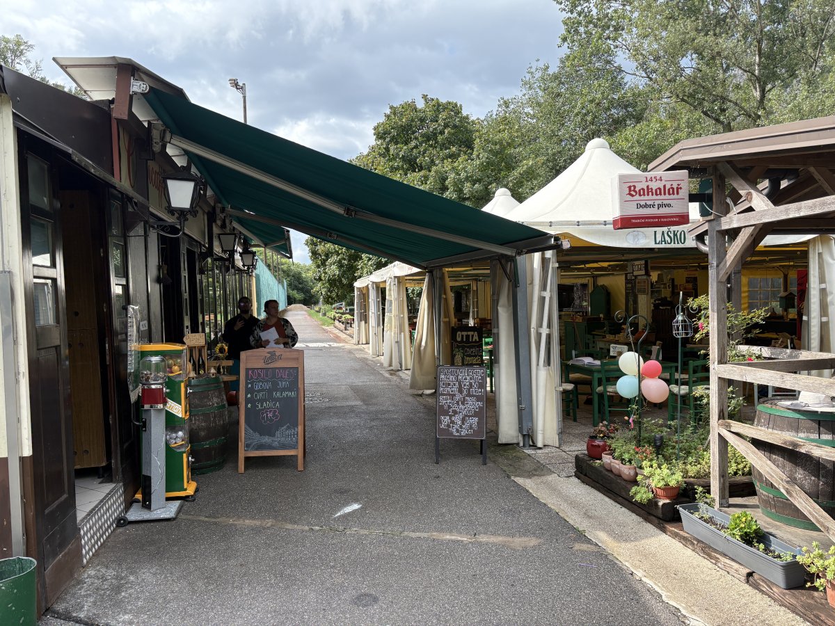 You actually cycle through here past the restaurant at the start of the bike ride.. You actually cycle through here past the restaurant at the start of the bike ride..