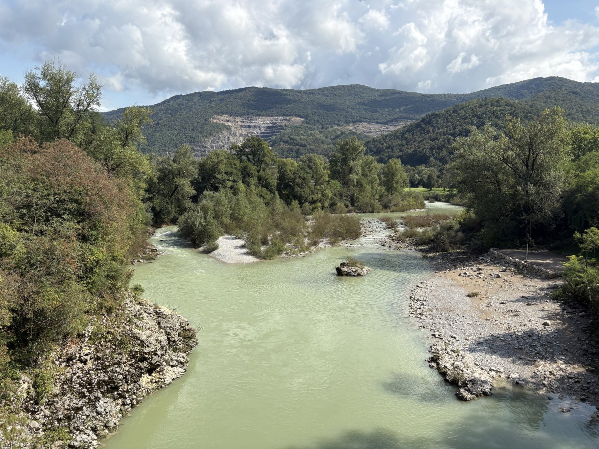 How about chilling out on this little island in the river shaped like a heart in Deskle.. How about chilling out on this little island in the river shaped like a heart in Deskle..