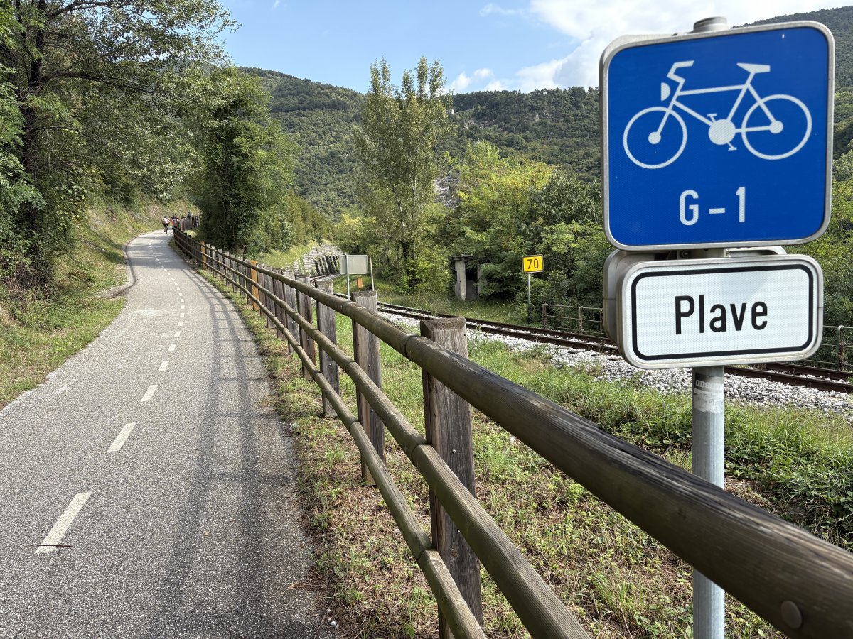 The newly built Bike path runs between Nova Gorica and Plave.. The newly built Bike path runs between Nova Gorica and Plave..