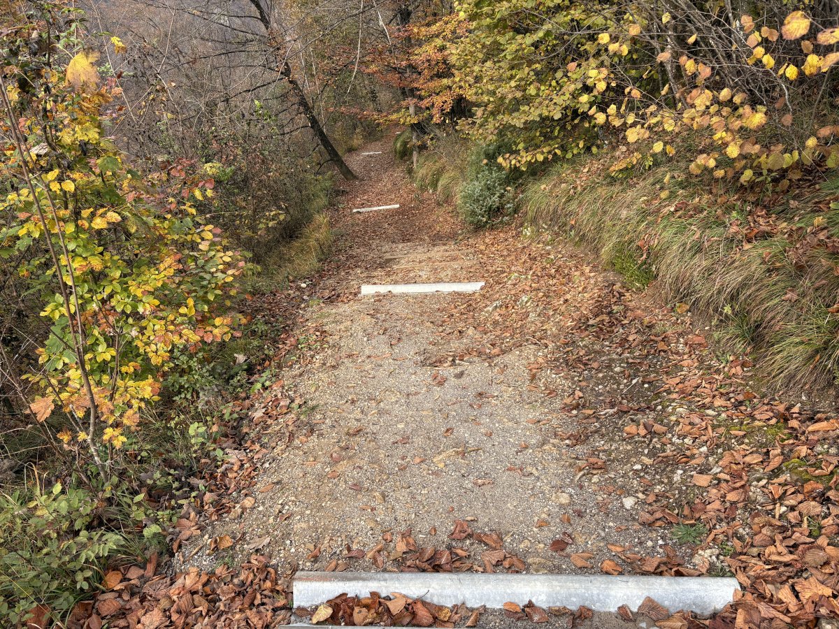 Start of the trail down to the cave from St John's church.. Start of the trail down to the cave from St John's church..