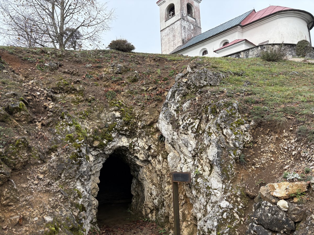 This little cave was creted under the church for the safety of the WW1 soldiers.. This little cave was creted under the church for the safety of the WW1 soldiers..