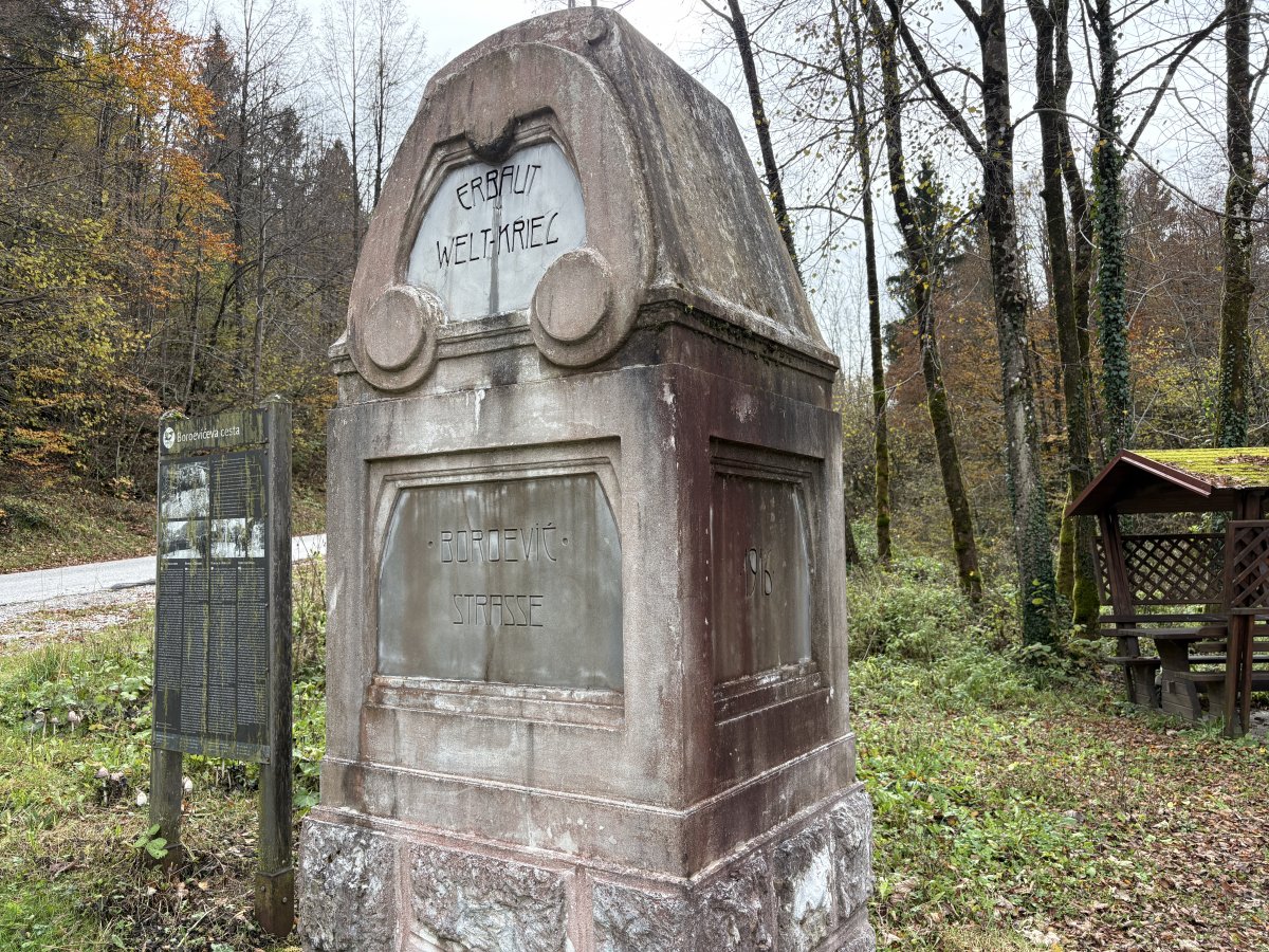 This monument marks the efforts of General Boroevic in WW1.. This monument marks the efforts of General Boroevic in WW1..