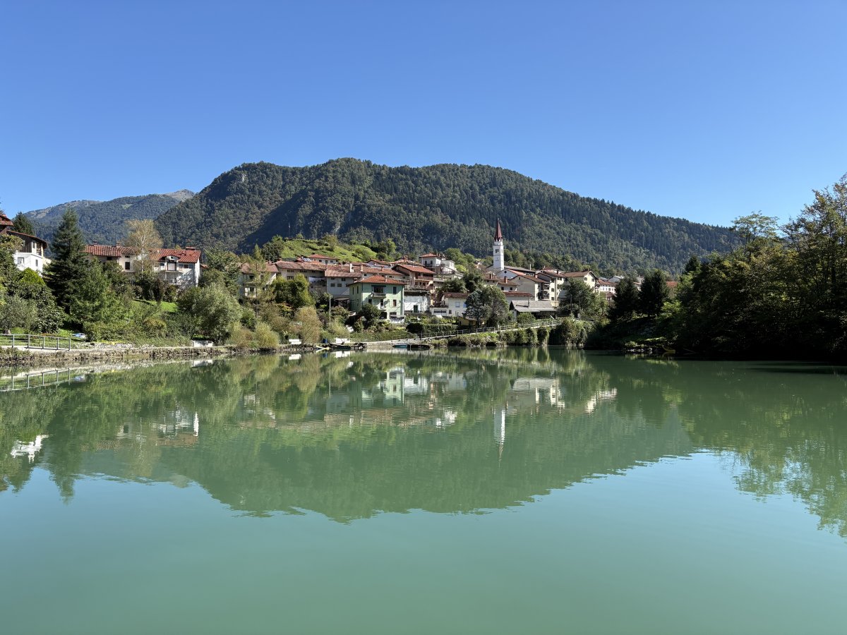 The pretty little lake side village of Most na Soci.. The pretty little lake side village of Most na Soci..