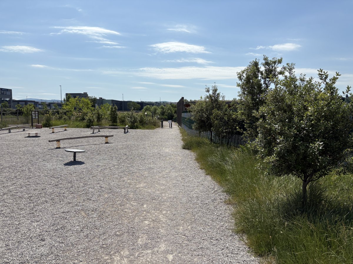 This is where you start the walk, facing the Visitor Centre and going left through this playground.. This is where you start the walk, facing the Visitor Centre and going left through this playground..