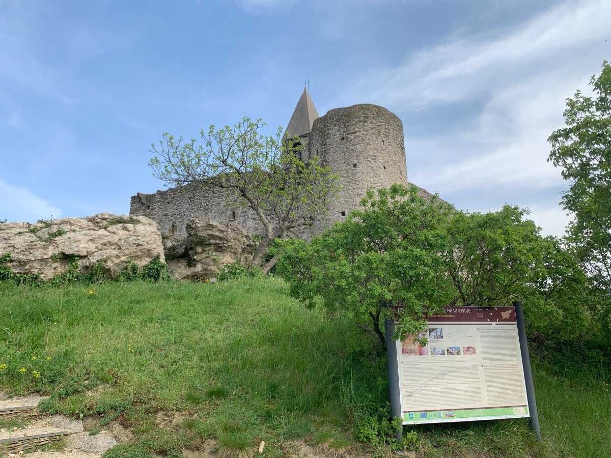 A castle protects a church that hides an uber magnificant set of Medieval frescoes..