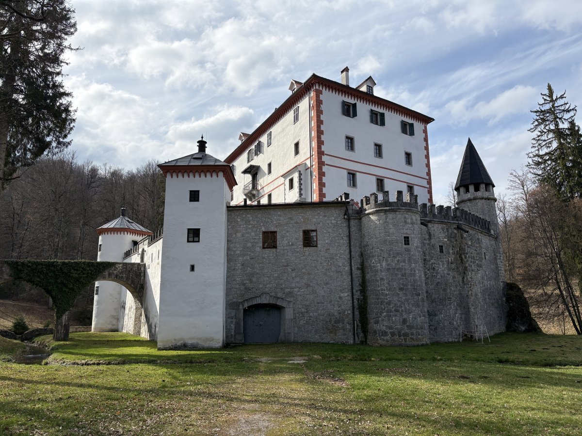 Can you see each of these 3 turrets have a different shape.. There will be a reason for this..