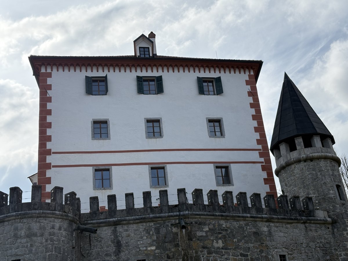 This is not a small castle built in the middle of nowhere, inside there lots of different rooms to explore, furnished lavishly..