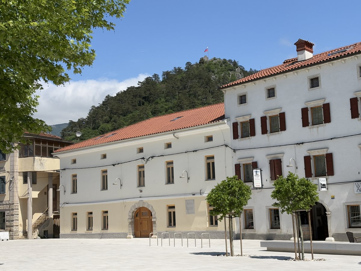 Just 20 mins around the corner from the Lodge it all gets very Italian looking in the Vipava Wine Valley..